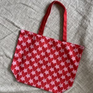 Tas rood/roze met hartjes
